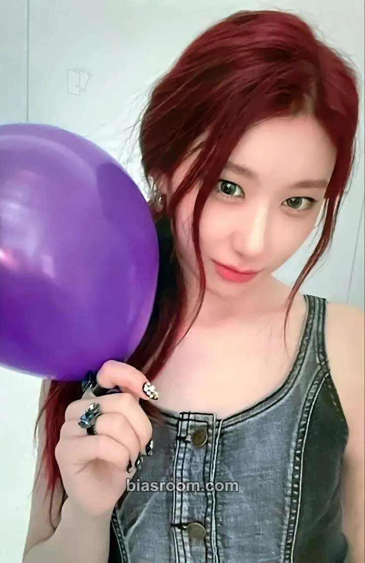 Chaeryeong Crazy in Love Photocard - ITZY - ITZY K-pop photocard