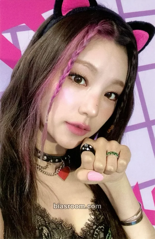 ITZY - Yeji - Crazy in Love Album pre-order benefit (pob) apple music