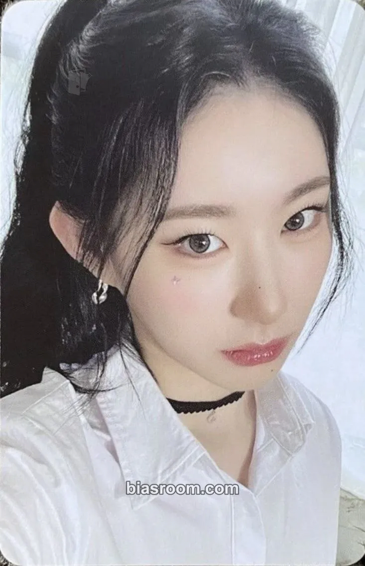 Chaeryeong ITZY Official Fanclub MIDZY 3rd Generation Photocard - ITZY - ITZY K-pop photocard
