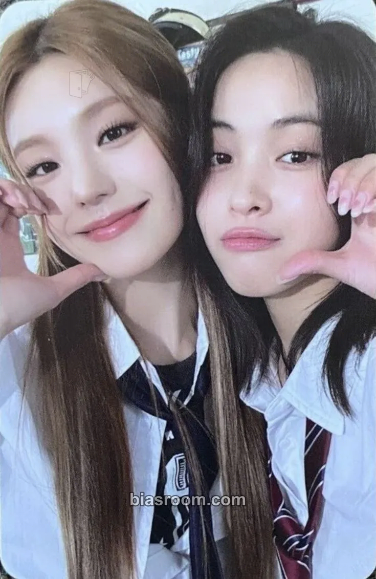 ITZY Official Fanclub MIDZY 3rd Generation Photocard - ITZY - ITZY K-pop photocard