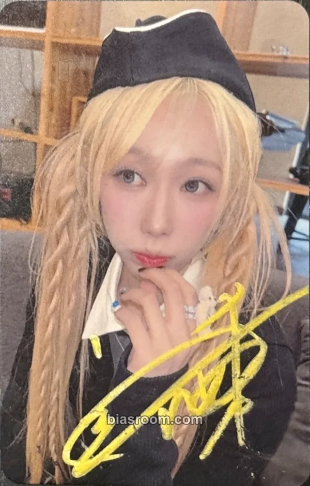 Dreamcatcher - Handong - AstnstA Album showcase attendee benefit