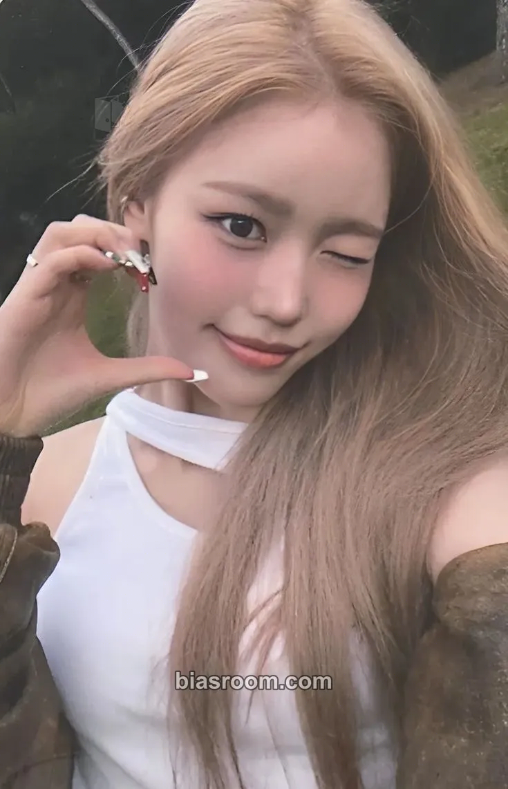 Jeong Saebi N/a Photocard - izna - izna K-pop photocard