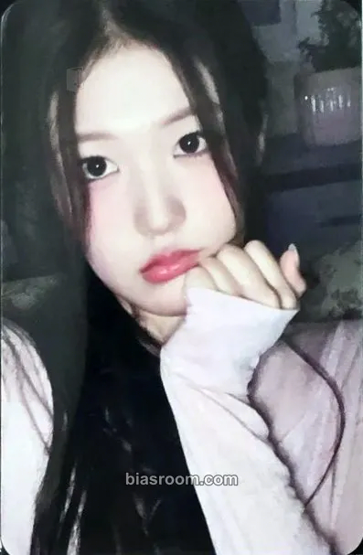 Yoon Jiyoon N/a Photocard - izna - izna K-pop photocard