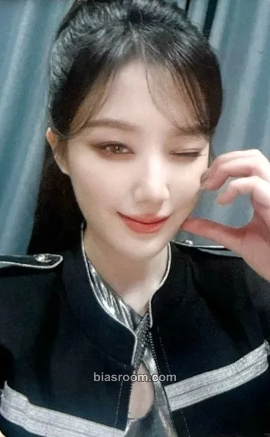 Shuhua 2 Photocard - i-dle - i-dle K-pop photocard