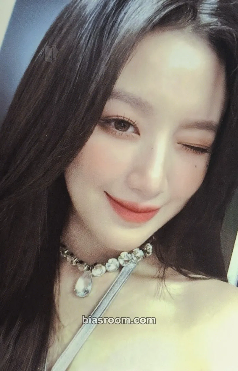 Shuhua 2 Photocard - i-dle - i-dle K-pop photocard