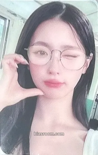 Miyeon 2 Photocard - i-dle - i-dle K-pop photocard