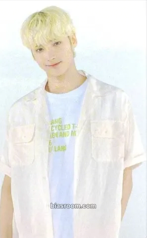 Huening Kai Shinhan Card Collaboration Photocard - TOMORROW X TOGETHER - TOMORROW X TOGETHER K-pop photocard