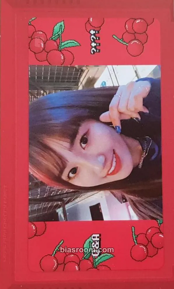 Haeyoon Let’s Play Cherry Bullet Photocard - Cherry Bullet - Cherry Bullet K-pop photocard