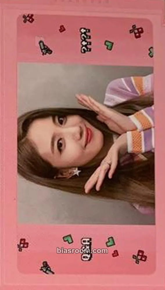 Yuju Let’s Play Cherry Bullet Photocard - Cherry Bullet - Cherry Bullet K-pop photocard