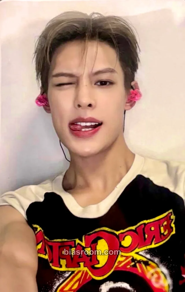 CORTIS - James - COLOR OUTSIDE THE LINES  Album weverse shop japan (wvj) japan lucky draw pre-order benefit (pob)