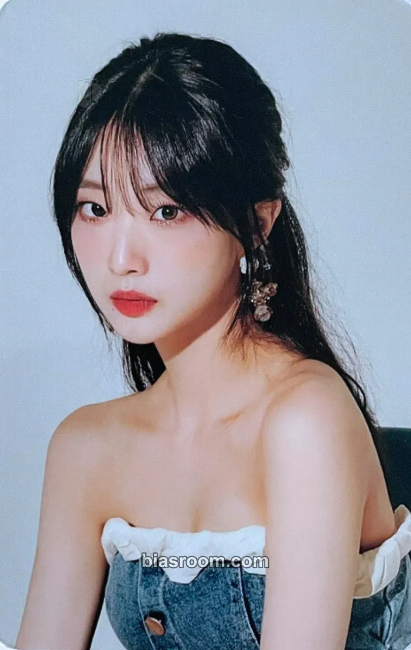 YeoJin LOOK:NA Hobbyplanet: Season 1 MD Photocard - LOONA - LOONA K-pop photocard