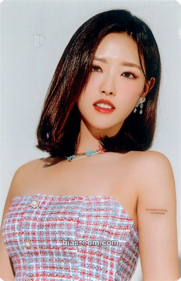 HyeJu LOOK:NA Hobbyplanet: Season 1 MD Photocard - LOONA - LOONA K-pop photocard