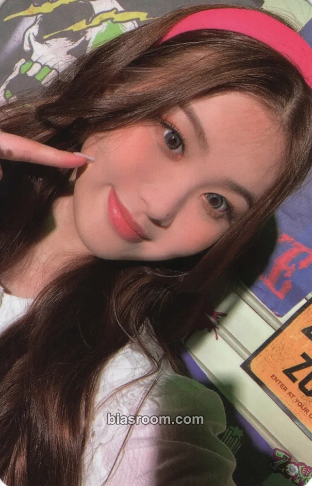 Swan HIDE & SEEK Photocard - PURPLE KISS - PURPLE KISS K-pop photocard
