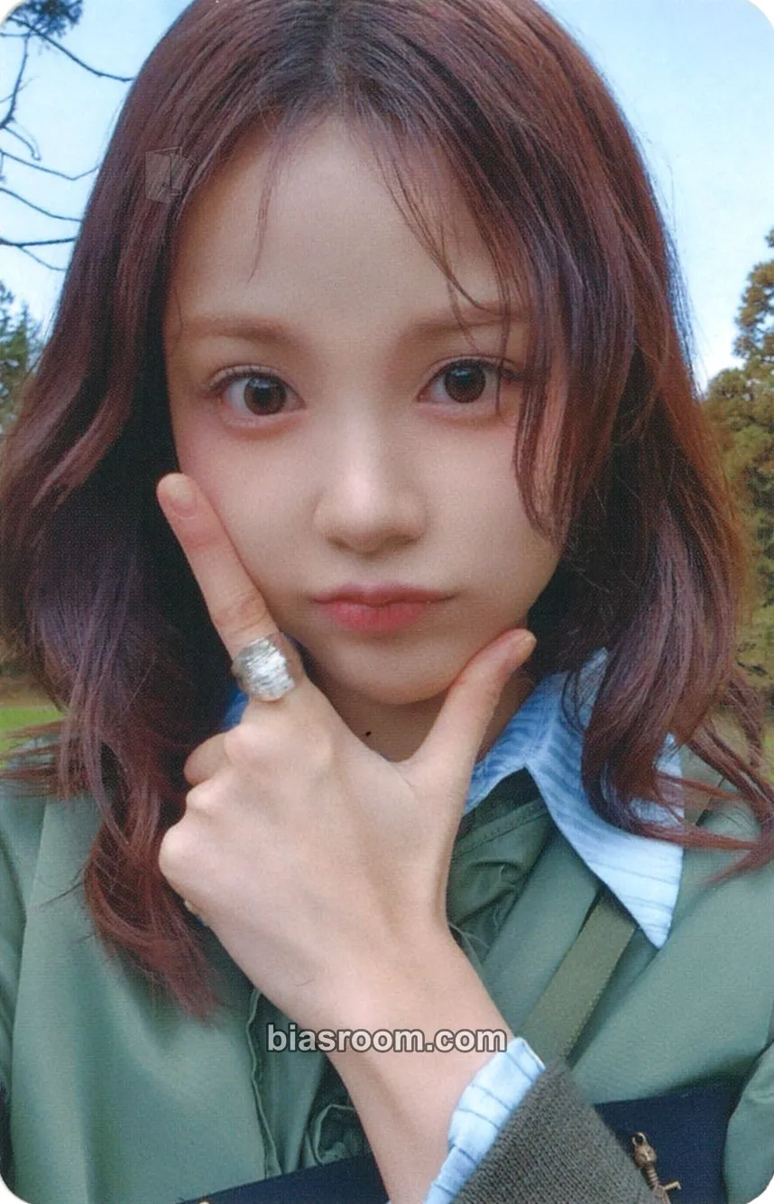 Carmen The Chase Photocard - Hearts2Hearts - Hearts2Hearts K-pop photocard