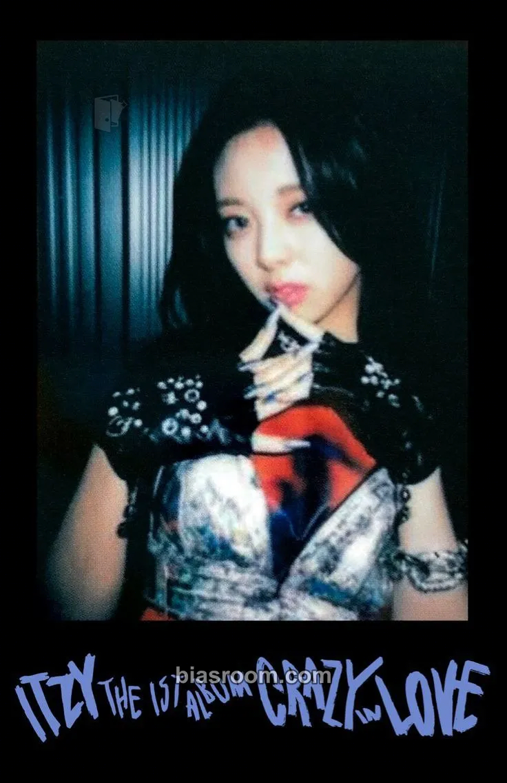 Yuna Crazy in Love Photocard - ITZY - ITZY K-pop photocard