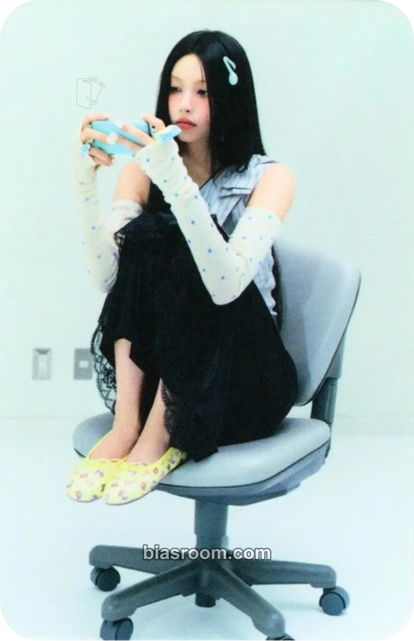 Yunah NOT CUTE ANYMORE Photocard - ILLIT - ILLIT K-pop photocard