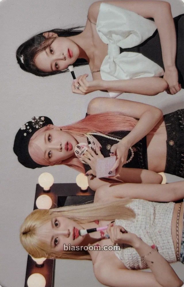 LOONA - HyunJin & Kim Lip & JinSoul - LOOK:NA Hobbyplanet Season 1 Merchandise Other purchase benefit unit photocard