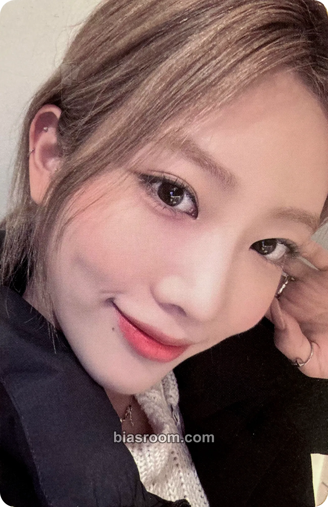 Kim Lip LOOK:NA Hobbyplanet: Season 1 MD Photocard - LOONA - LOONA K-pop photocard