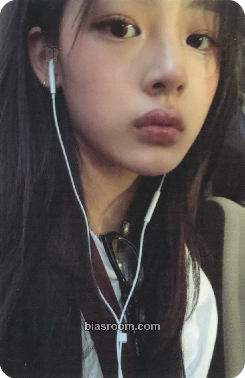Minji Supernatural Photocard - NewJeans - NewJeans K-pop photocard