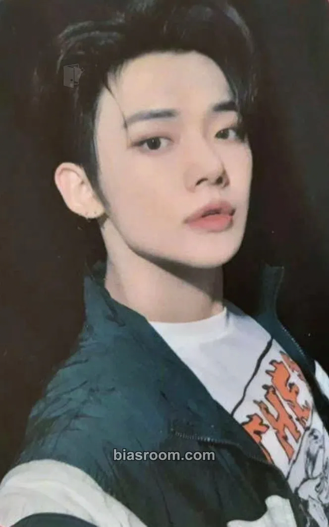Yeonjun The Chaos Chapter: Fight or Escape Photocard - TOMORROW X TOGETHER - TOMORROW X TOGETHER K-pop photocard