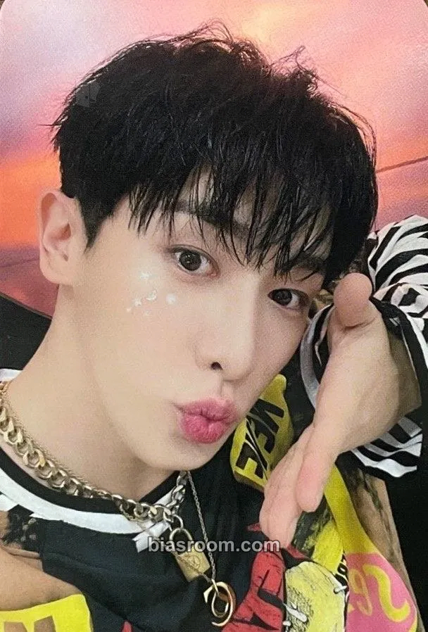 Wonho Bittersweet Photocard - Wonho K-pop photocard