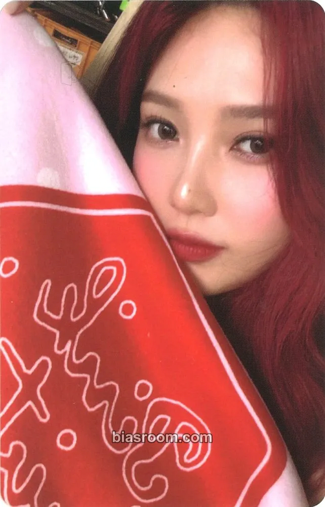 Joy Pink Christmas Photocard - Red Velvet - Red Velvet K-pop photocard