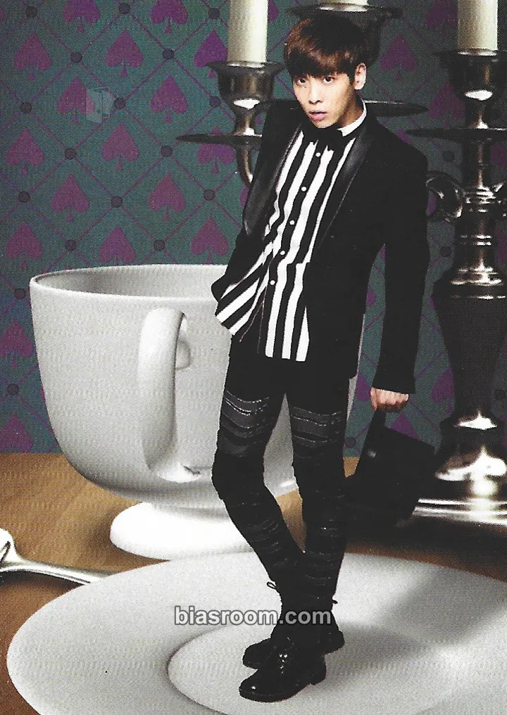 Jonghyun SHINee in Wonderland Photocard - SHINee - SHINee K-pop photocard