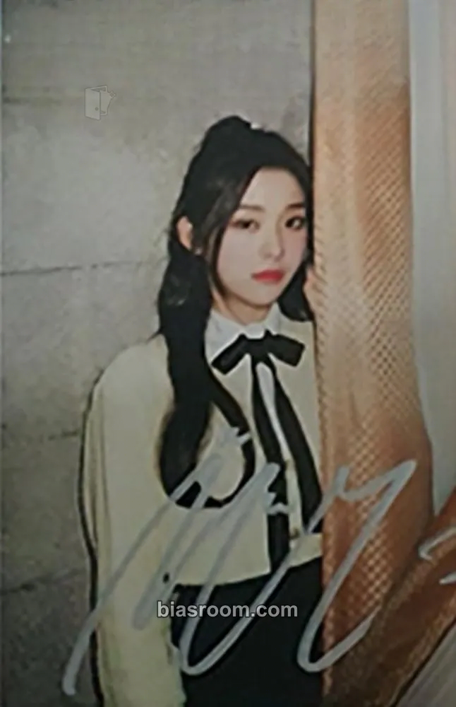 Gahyun R.o.S.E BLUE Photocard - Dreamcatcher - Dreamcatcher K-pop photocard