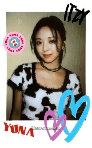 Yuna Crazy in Love Photocard - ITZY - ITZY K-pop photocard
