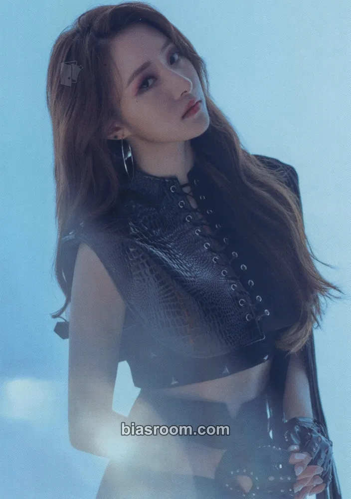 SuA Dystopia : Lose Myself Photocard - Dreamcatcher - Dreamcatcher K-pop photocard