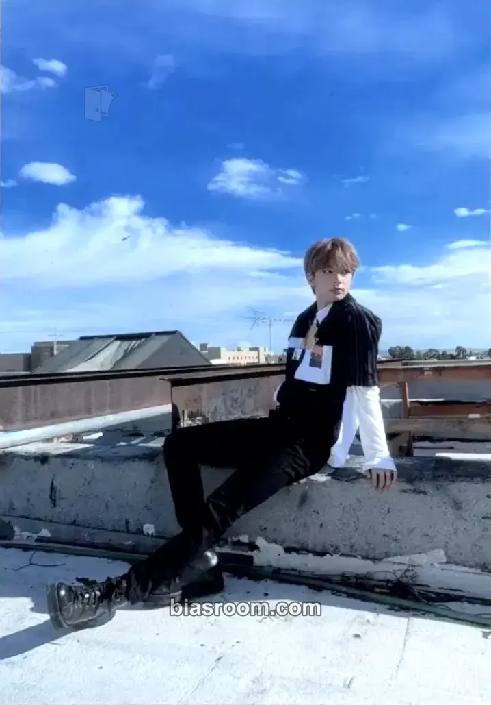Hyunjin Clé 2: Yellow Wood Photocard - Stray Kids - Stray Kids K-pop photocard