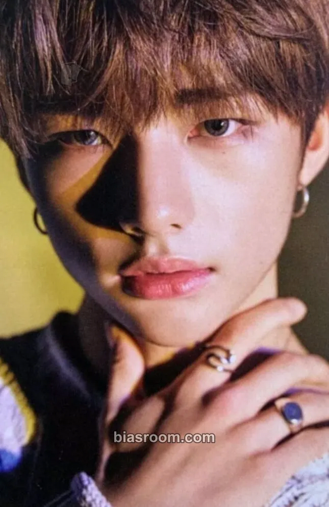 Hyunjin Clé 2: Yellow Wood Photocard - Stray Kids - Stray Kids K-pop photocard