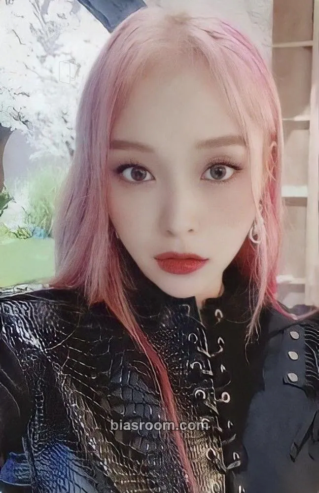 Gahyun Dystopia : Lose Myself Photocard - Dreamcatcher - Dreamcatcher K-pop photocard