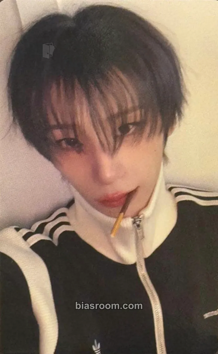 Haru UXLXVE Photocard - XLOV - XLOV K-pop photocard
