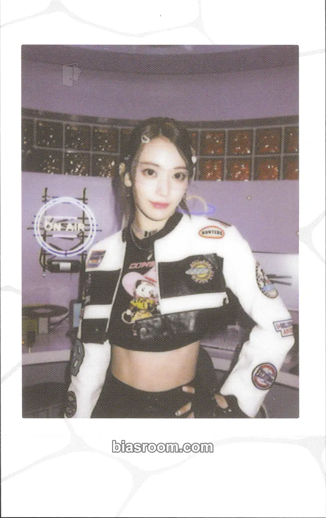 Sakura ANTIFRAGILE Photocard - LE SSERAFIM - LE SSERAFIM K-pop photocard
