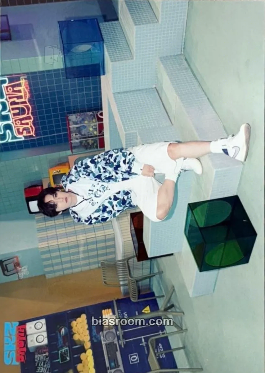 Lee Know SKZ Sauna - JYP Japan Pop-Up Store 2025 Photocard - Stray Kids - Stray Kids K-pop photocard