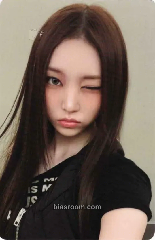Youngseo FAMOUS Photocard - ALLDAY PROJECT - ALLDAY PROJECT K-pop photocard