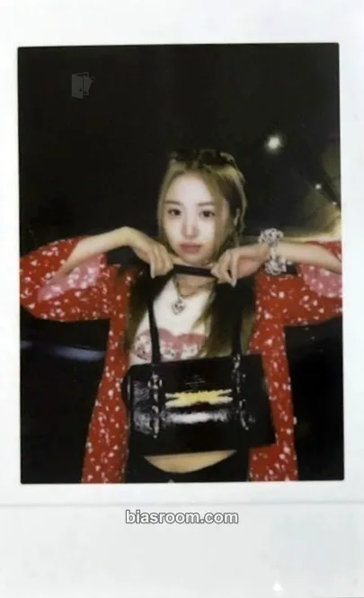 Huh Yunjin ANTIFRAGILE Photocard - LE SSERAFIM - LE SSERAFIM K-pop photocard