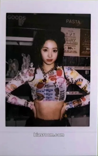 Huh Yunjin ANTIFRAGILE Photocard - LE SSERAFIM - LE SSERAFIM K-pop photocard