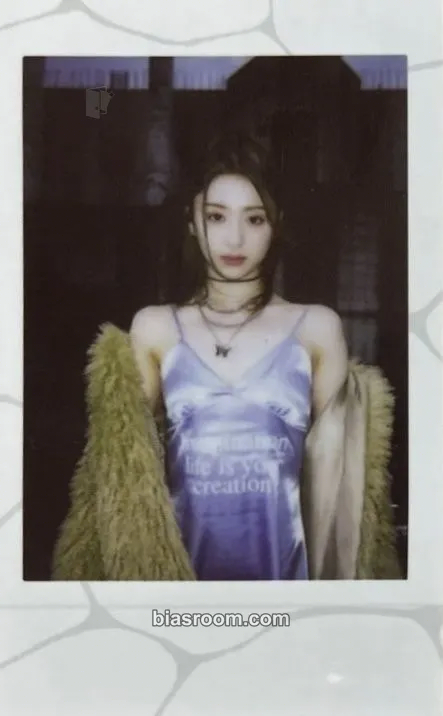 Huh Yunjin ANTIFRAGILE Photocard - LE SSERAFIM - LE SSERAFIM K-pop photocard