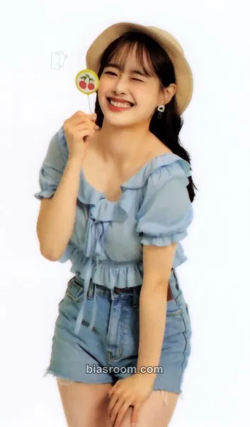 Chuu Chuu x Chicken Maru Photocard - LOONA - LOONA K-pop photocard