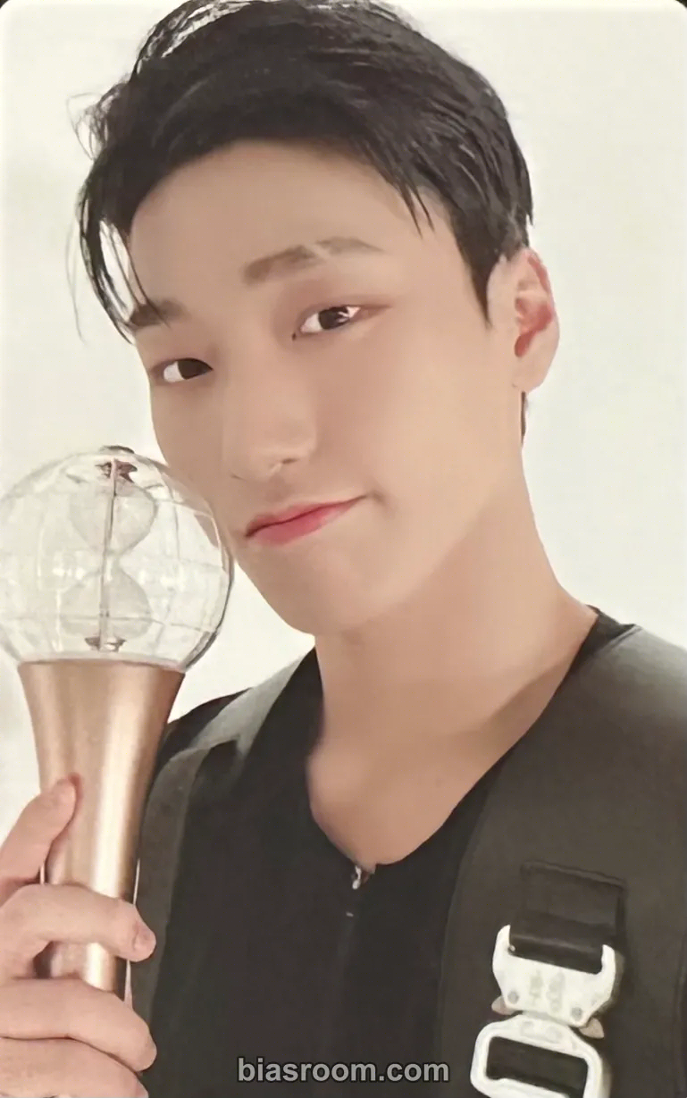 San The Fellowship : Break The Wall World Tour 2022 - 2023 Photocard - ATEEZ - ATEEZ K-pop photocard