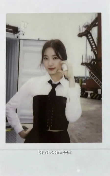 Kazuha ANTIFRAGILE Photocard - LE SSERAFIM - LE SSERAFIM K-pop photocard