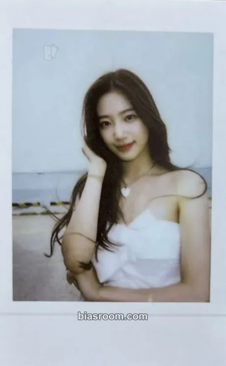 Kazuha ANTIFRAGILE Photocard - LE SSERAFIM - LE SSERAFIM K-pop photocard