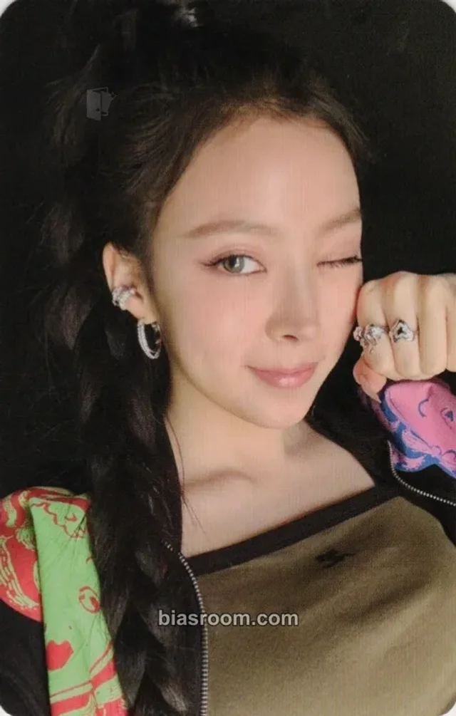 MEOVV - Narin - MY EYES OPEN VVIDE Album ktown4u pre-order benefit (pob)