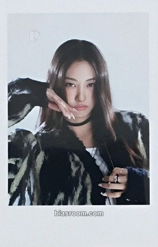 MEOVV - Gawon - MY EYES OPEN VVIDE Album ktown4u pre-order benefit (pob) polaroid meovv version