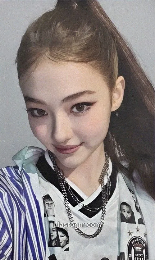 Ella MY EYES OPEN VVIDE Photocard - MEOVV - MEOVV K-pop photocard