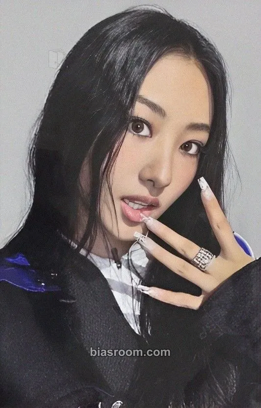 Gawon MY EYES OPEN VVIDE Photocard - MEOVV - MEOVV K-pop photocard