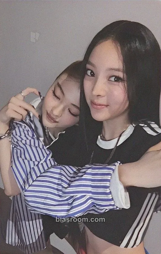 MY EYES OPEN VVIDE Photocard - MEOVV - MEOVV K-pop photocard