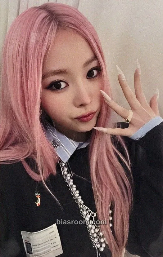 Narin MY EYES OPEN VVIDE Photocard - MEOVV - MEOVV K-pop photocard